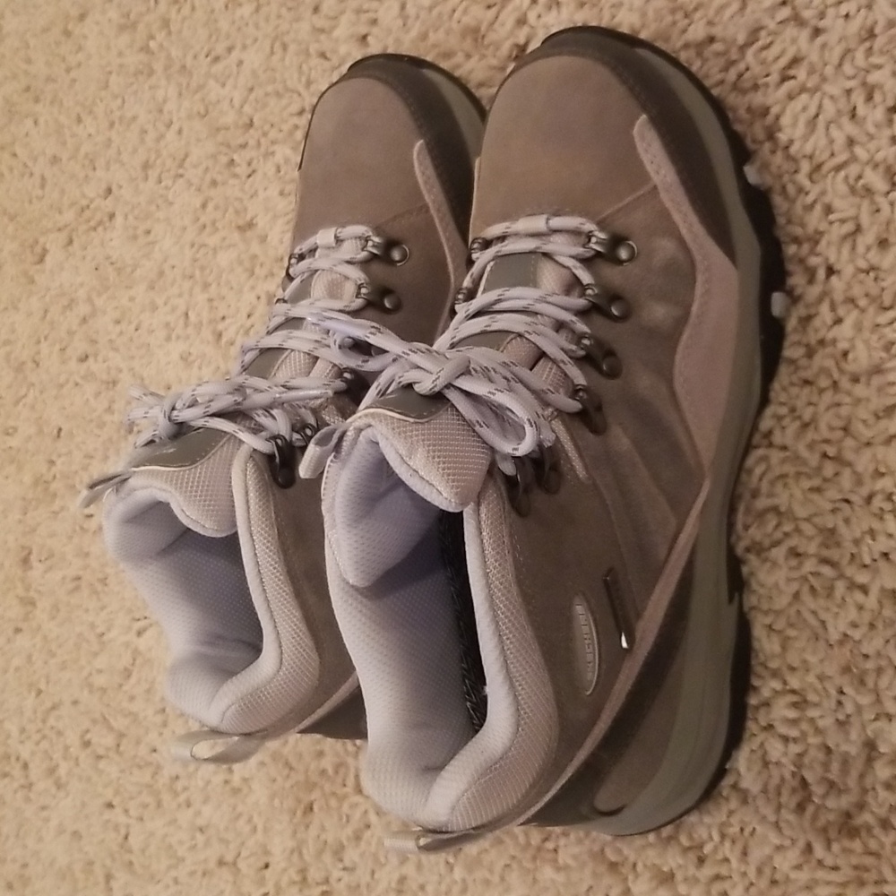 Skecher Womens Relaxed Fit Trego Alpine Trail Hiking Boots. SZ 8